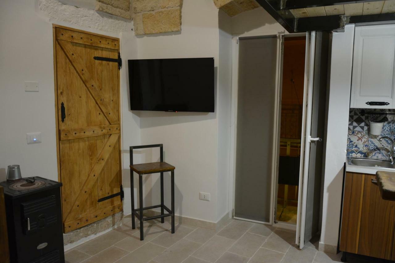 Dimora D'Errico - Monolocale Nel Centro Storico Apartment Carovigno Bagian luar foto