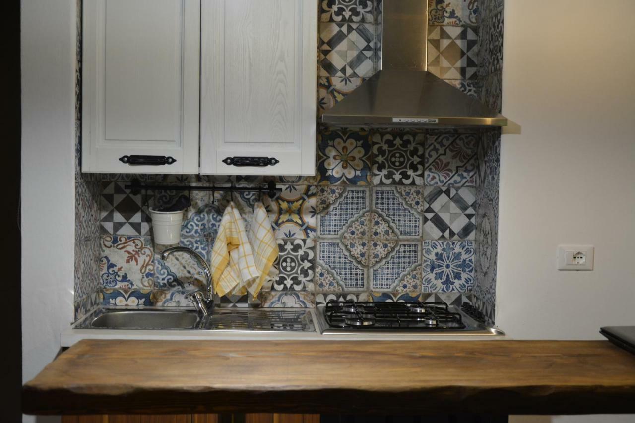 Dimora D'Errico - Monolocale Nel Centro Storico Apartment Carovigno Bagian luar foto